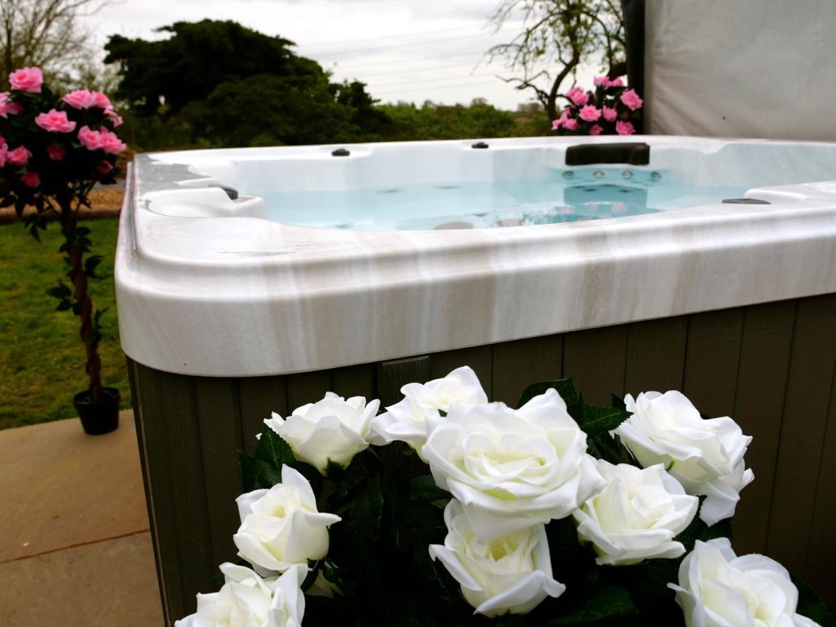 Deluxe 4 5 Bed Hot Tub Cinema Room 15 Saffron Walden Exterior photo