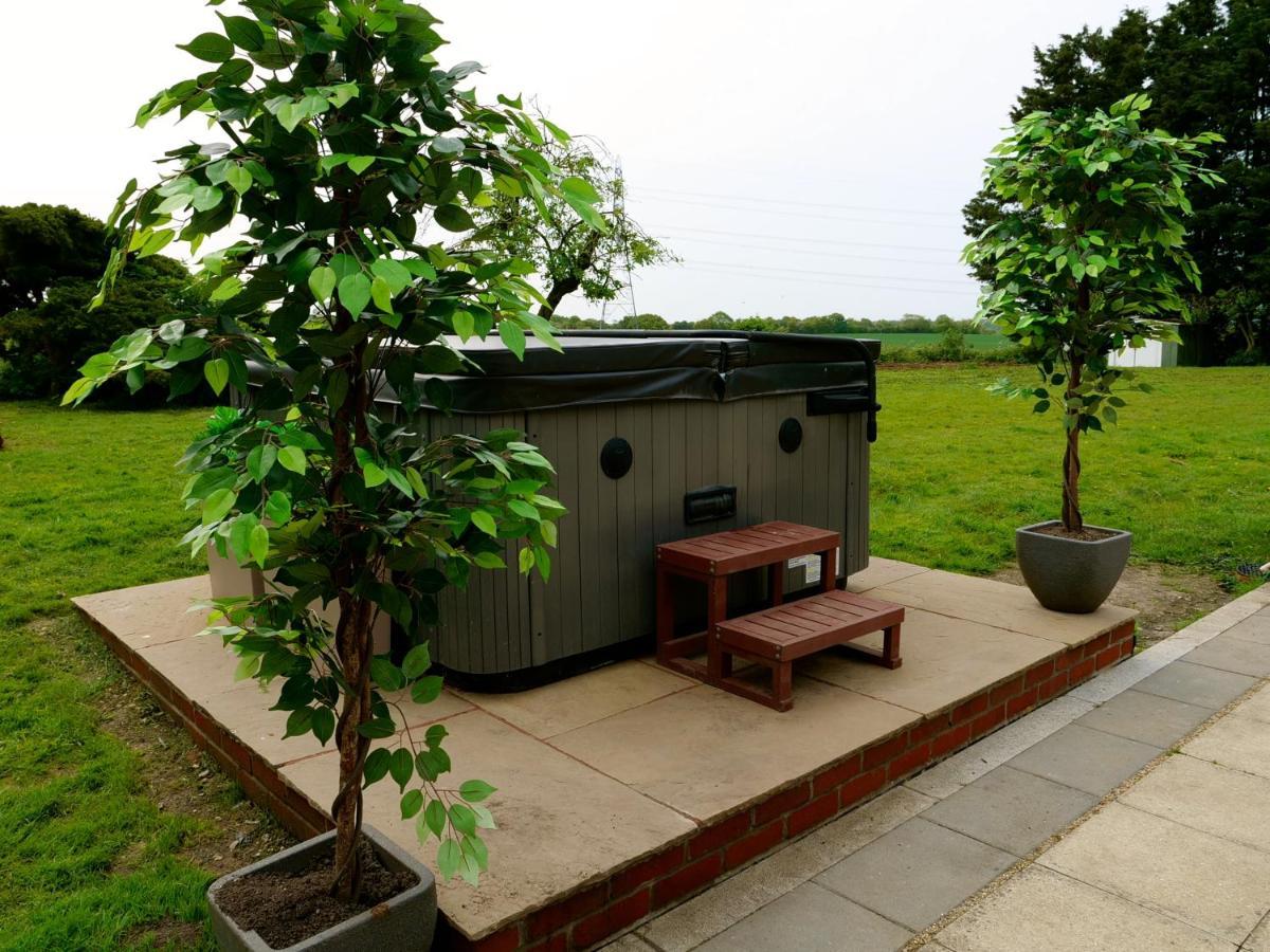 Deluxe 4 5 Bed Hot Tub Cinema Room 15 Saffron Walden Exterior photo